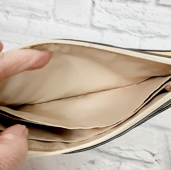 Coach cream patent leather wristlet, wallet - Picture 2 of 14